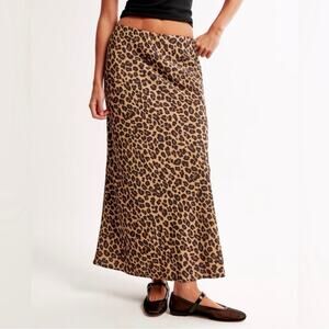 Abercrombie & Fitch Leopard Print Mid Rise Maxi Skirt Brown  L